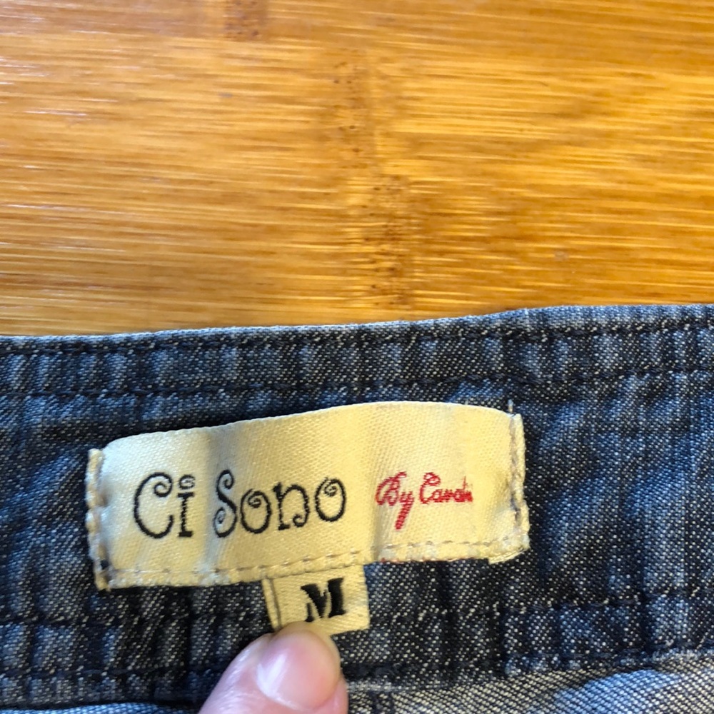 Shorts - Picture 2 of 3